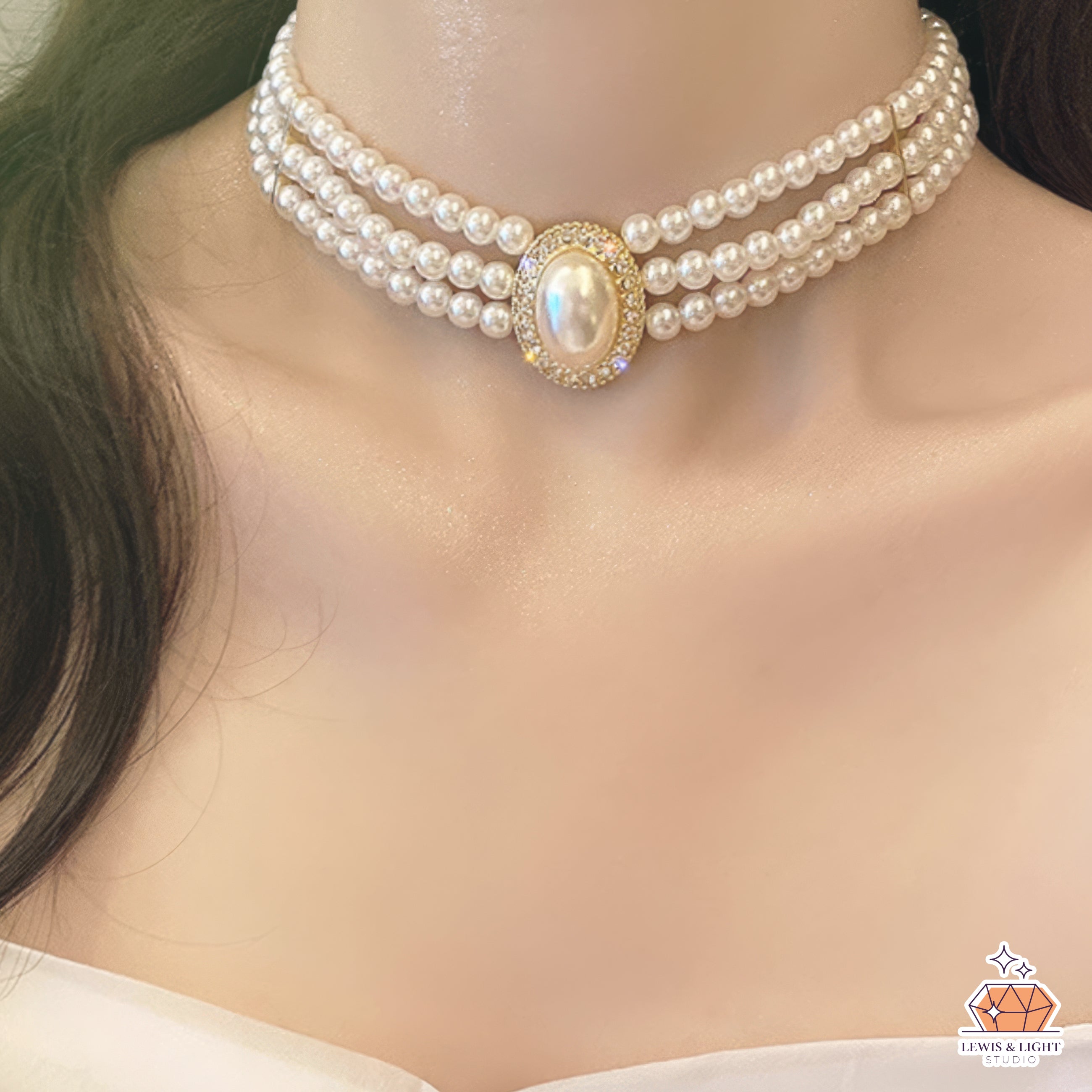 Triple Pearl Layer with Circular Center Choker